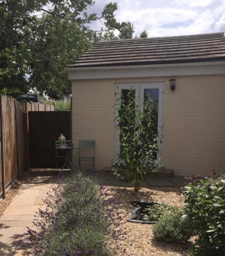 The Annexe At Asbit Lodge Mildenhall Exterior photo